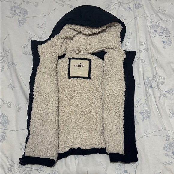 Hollister Women Hooded Puffer Vest (Size: S) - Picture 6 of 9
